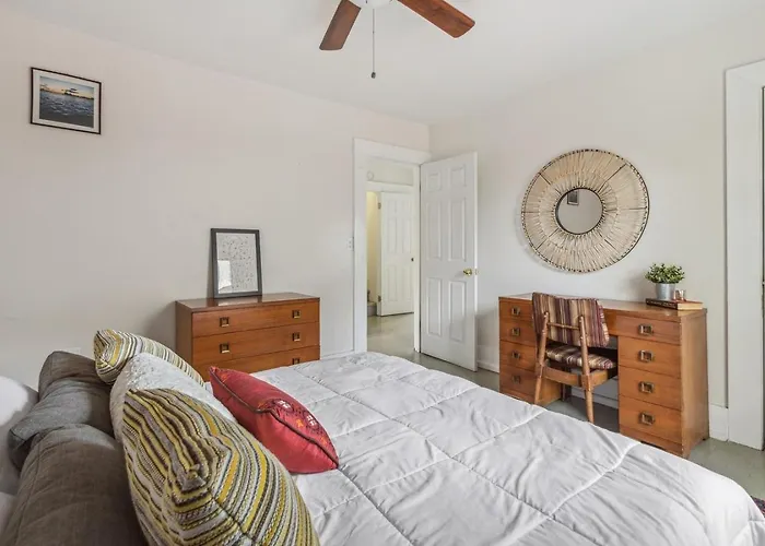 6 Bedroom Holiday Retreat Dia Museums Gallery