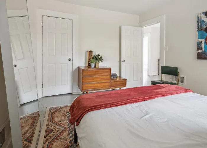 6 Bedroom Holiday Retreat Dia Museums Gallery